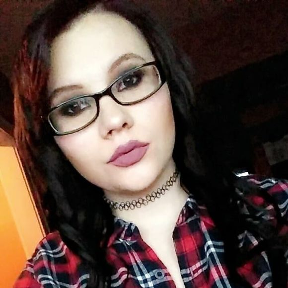 Meet your Posher, April - Picture 1 of 1